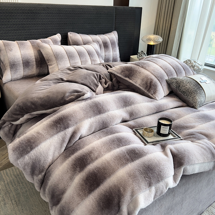 91家纺网 家纺一手货源 找家纺 宜代光年 2025新款托斯卡纳仿兔绒四件套-方格套件 尼彩-墨蓝灰