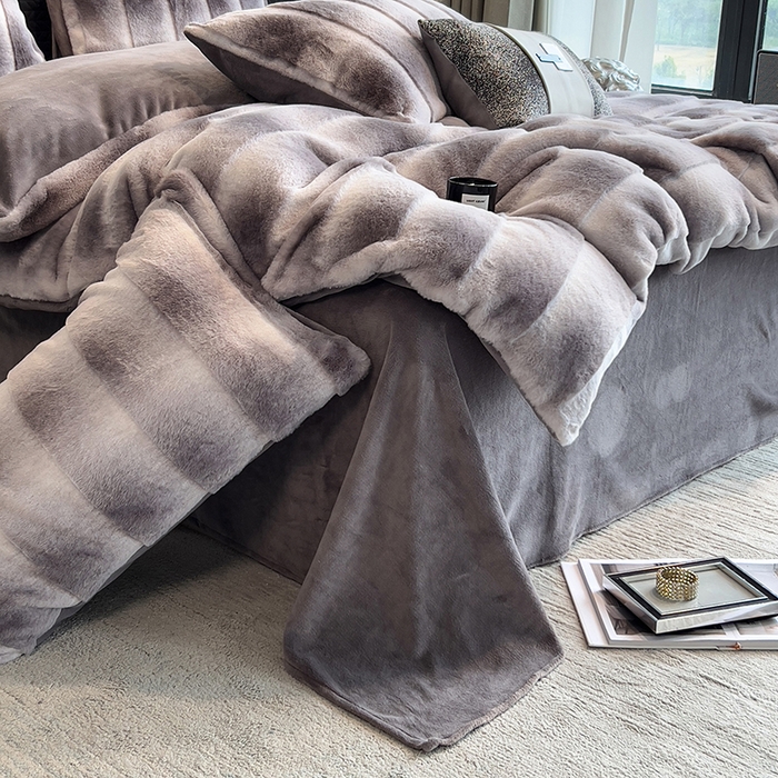 91家纺网 家纺一手货源 找家纺 宜代光年 2025新款托斯卡纳仿兔绒四件套-方格套件 尼彩-墨蓝灰