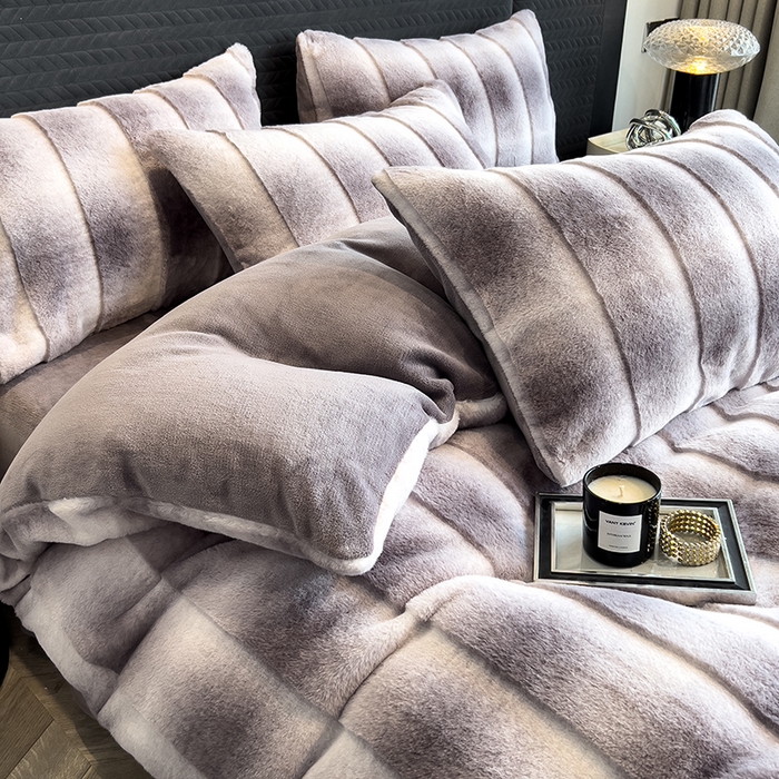 91家纺网 家纺一手货源 找家纺 宜代光年 2025新款托斯卡纳仿兔绒四件套-方格套件 尼彩-墨蓝灰