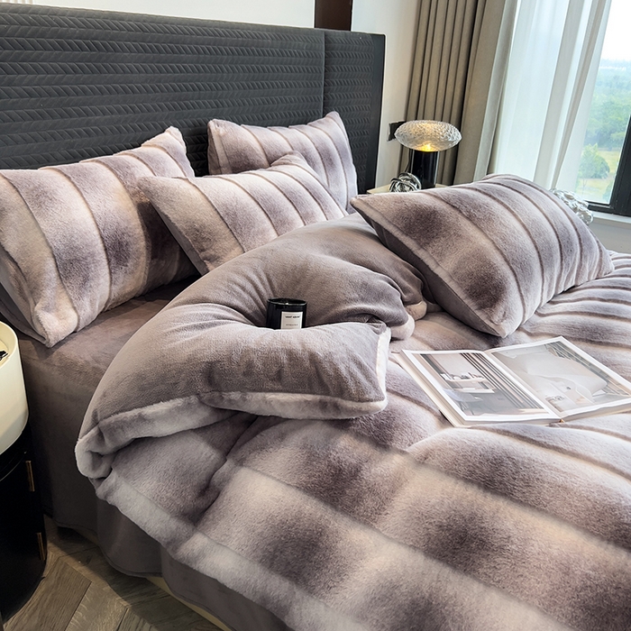 91家纺网 家纺一手货源 找家纺 宜代光年 2025新款托斯卡纳仿兔绒四件套-方格套件 尼彩-墨蓝灰