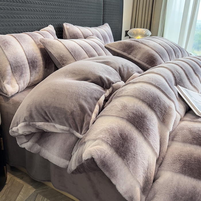 91家纺网 家纺一手货源 找家纺 宜代光年 2025新款托斯卡纳仿兔绒四件套-方格套件 尼彩-墨蓝灰