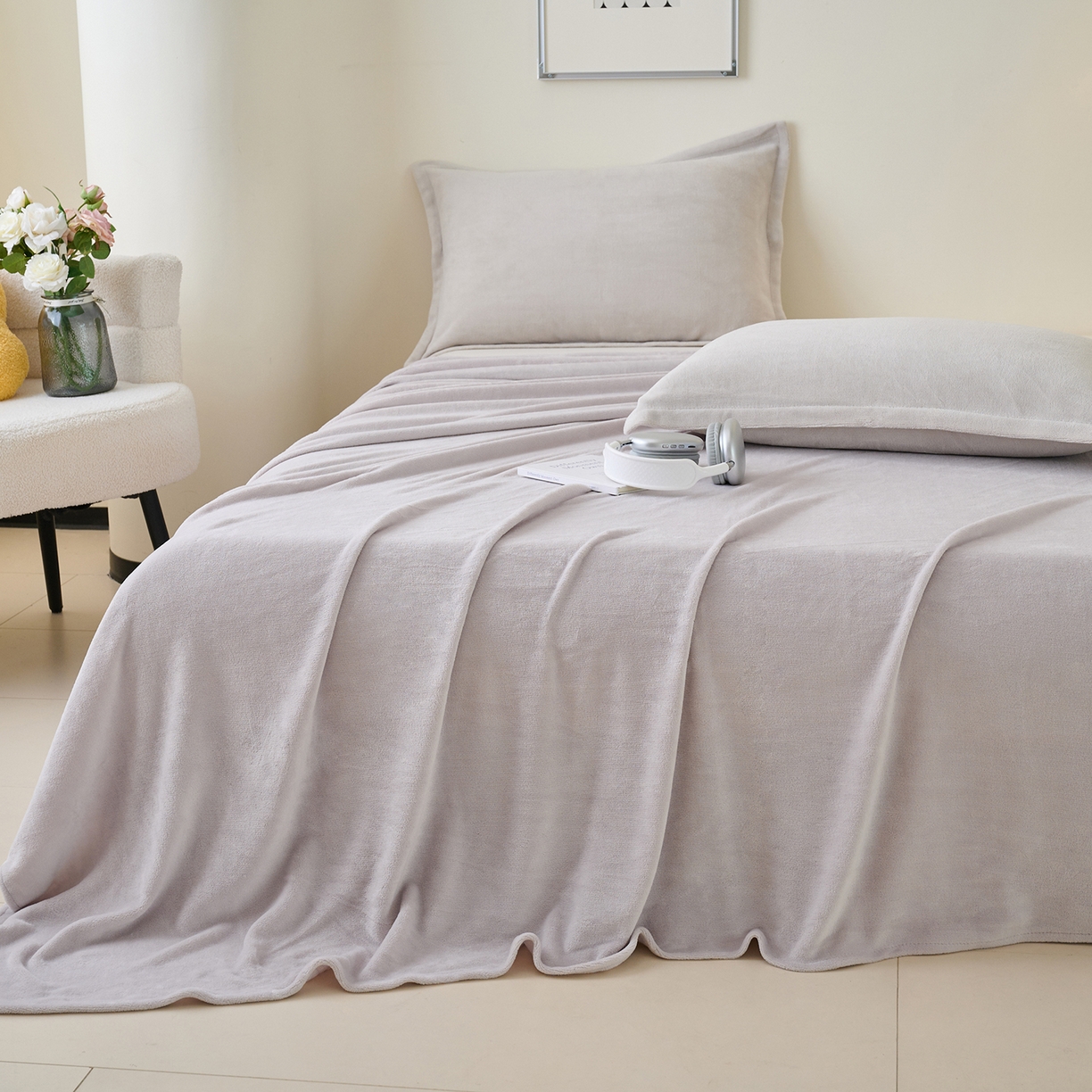 91家纺网 家纺一手货源 找家纺 简爱家纺 2025新款高克重牛奶绒床单系列 灰色