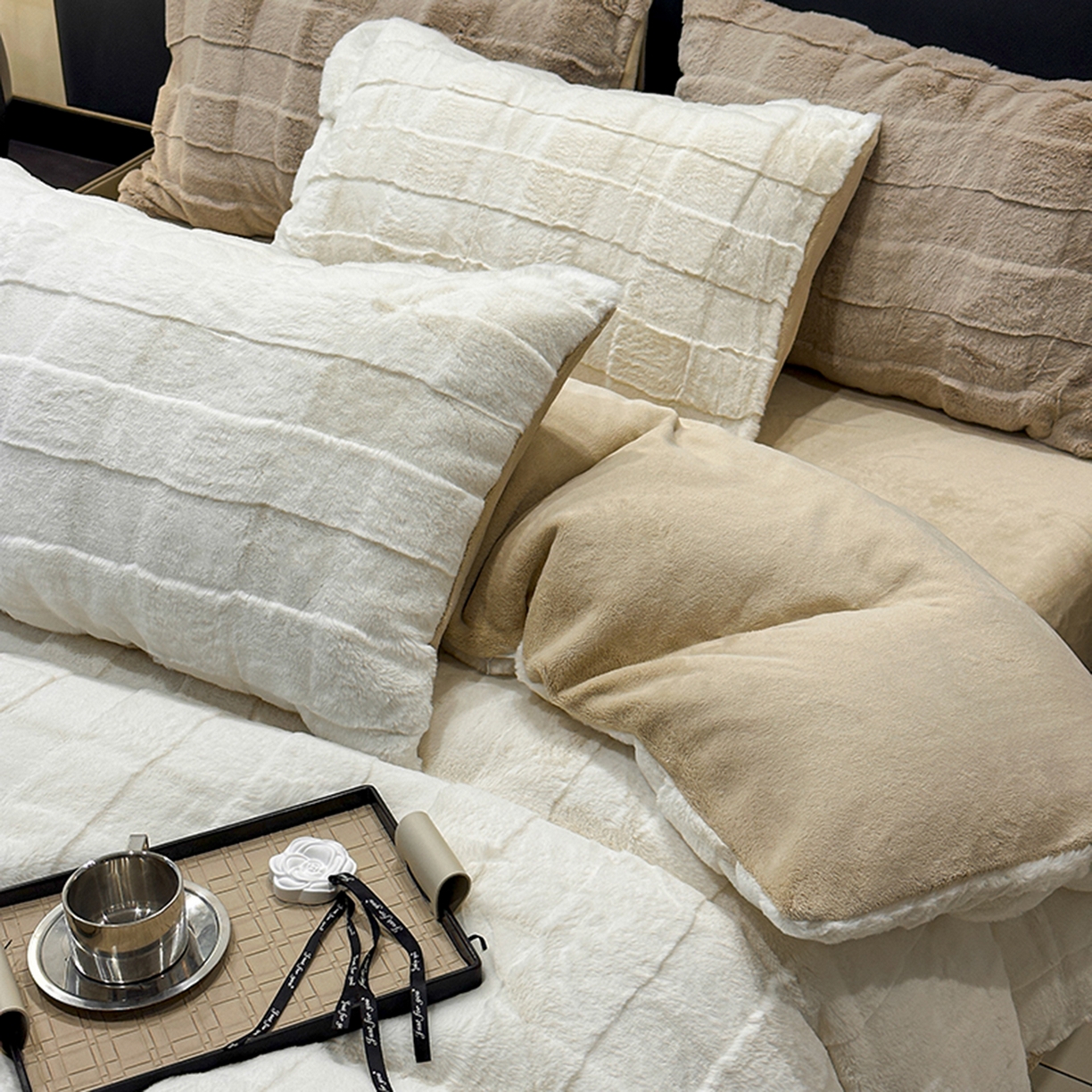 91家纺网 家纺一手货源 找家纺 宜代光年 2025新款托斯卡纳仿兔绒四件套-方格套件 托斯卡纳-方格白