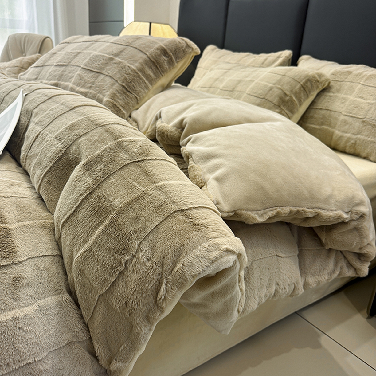 91家纺网 家纺一手货源 找家纺 宜代光年 2025新款托斯卡纳仿兔绒四件套-方格套件 托斯卡纳-方格咖