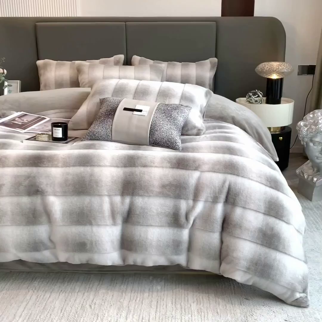 91家纺网 家纺一手货源 找家纺 宜代光年 2025新款托斯卡纳仿兔绒四件套-方格套件 尼彩-墨蓝灰