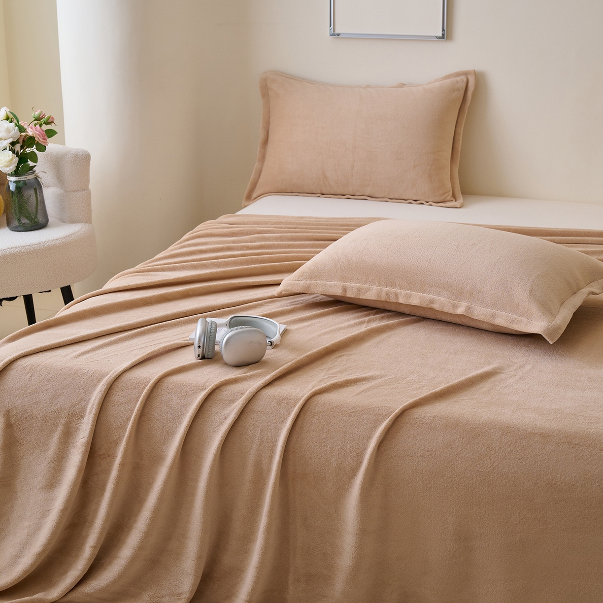 91家纺网 家纺一手货源 找家纺 简爱家纺 2025新款高克重牛奶绒床单系列 卡其