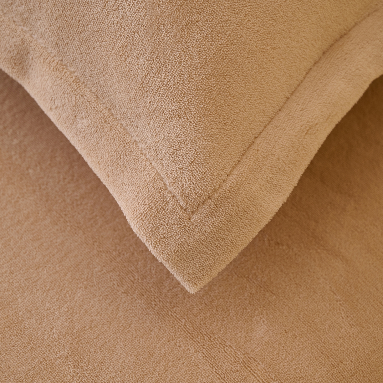 91家纺网 家纺一手货源 找家纺 简爱家纺 2025新款高克重牛奶绒床单系列 卡其