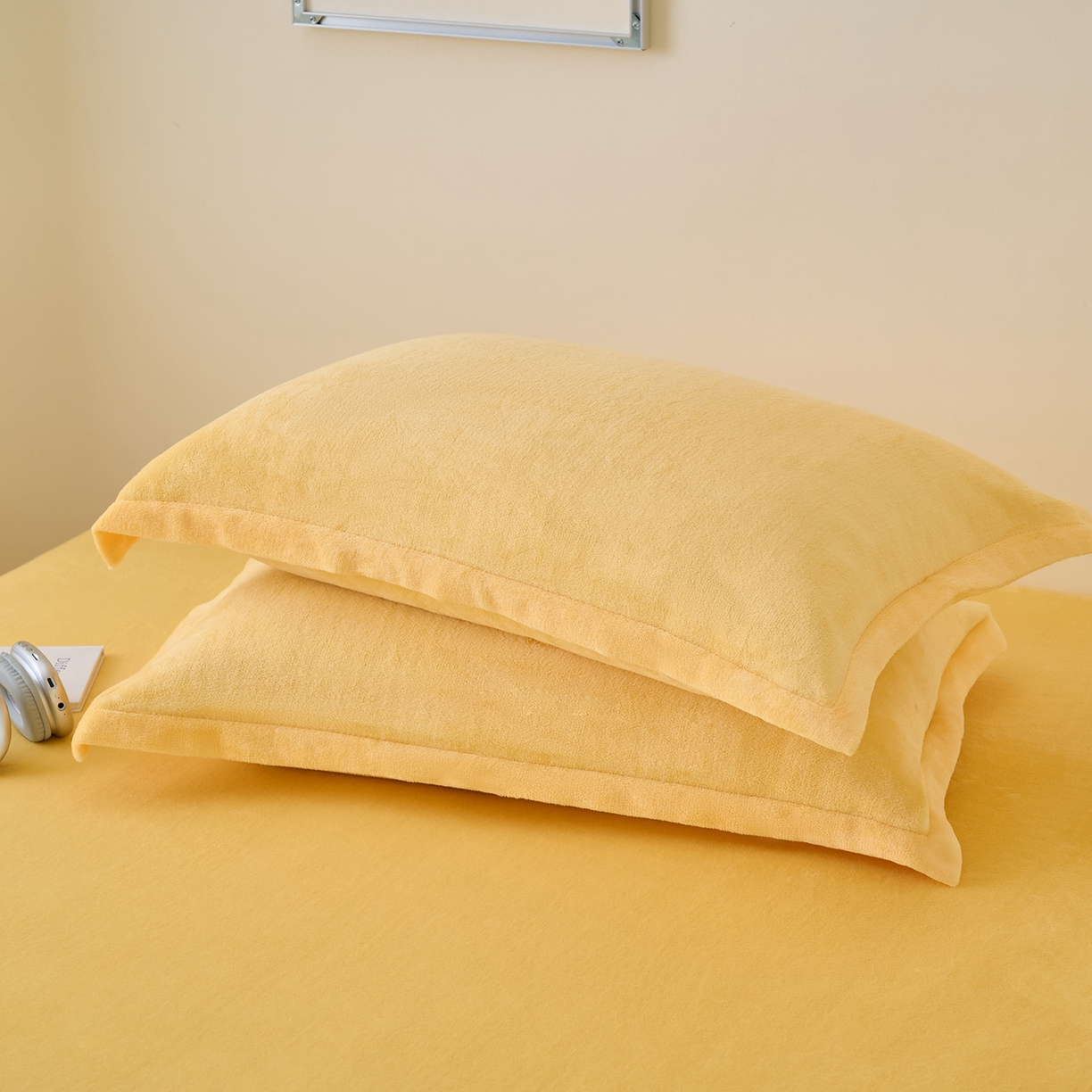 91家纺网 家纺一手货源 找家纺 简爱家纺 2025新款高克重牛奶绒床单系列 柠檬黄