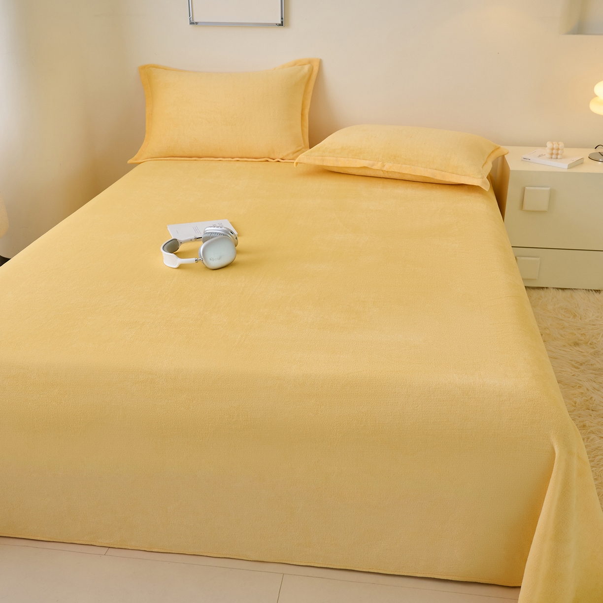 91家纺网 家纺一手货源 找家纺 简爱家纺 2025新款高克重牛奶绒床单系列 柠檬黄