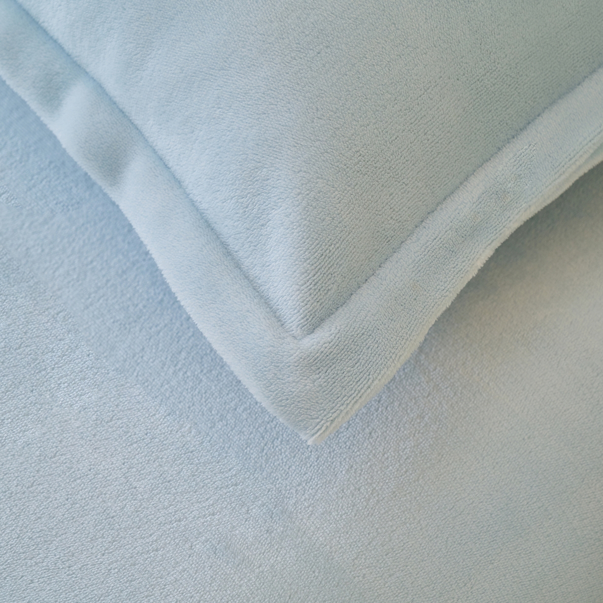 91家纺网 家纺一手货源 找家纺 简爱家纺 2025新款高克重牛奶绒床单系列 天蓝