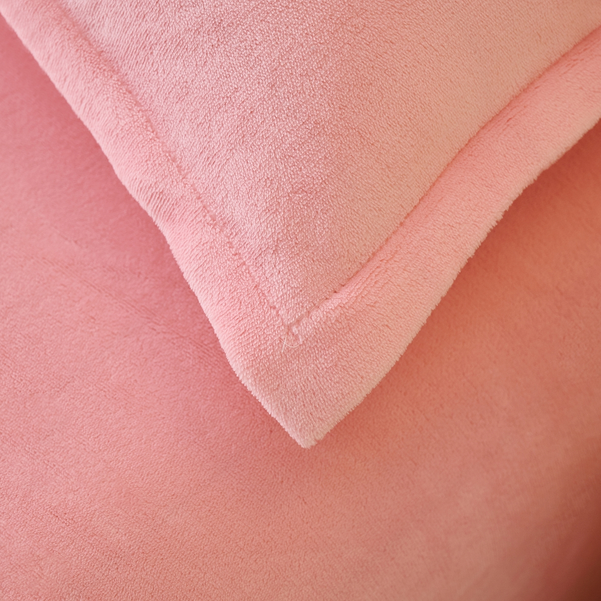 91家纺网 家纺一手货源 找家纺 简爱家纺 2025新款高克重牛奶绒床单系列 樱花粉