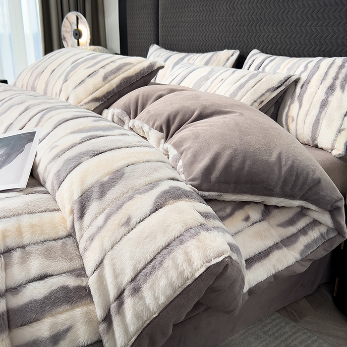 91家纺网 家纺一手货源 找家纺 （总）宜代光年 2025新款托卡仿长兔毛绒四件套--寻彩