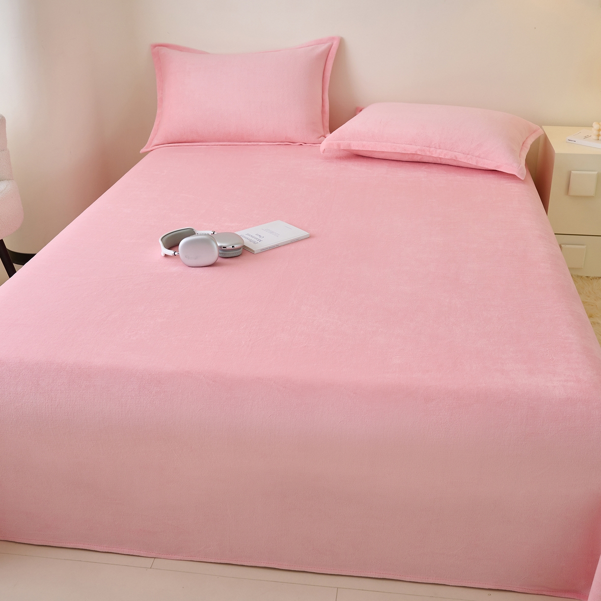 91家纺网 家纺一手货源 找家纺 简爱家纺 2025新款高克重牛奶绒床单系列 樱花粉