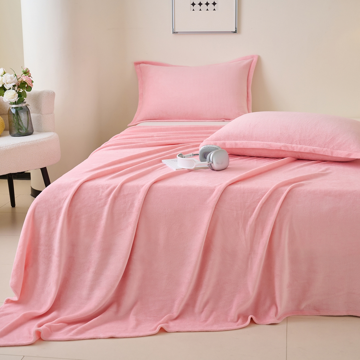 91家纺网 家纺一手货源 找家纺 简爱家纺 2025新款高克重牛奶绒床单系列 樱花粉