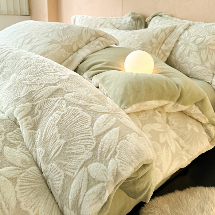 91家纺网 家纺一手货源 找家纺 宜代光年 2025新款兔绒色烂雕花保暖四件套 芳华-绿