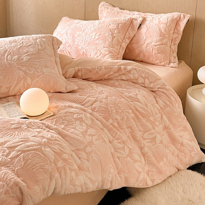 91家纺网 家纺一手货源 找家纺 宜代光年 2025新款兔绒色烂雕花保暖四件套 芳华-玉