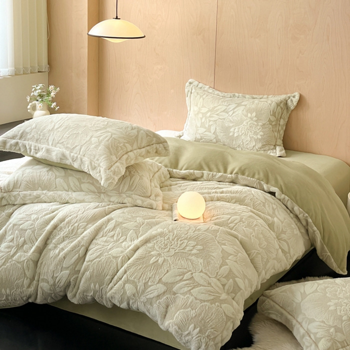 91家纺网 家纺一手货源 找家纺 宜代光年 2025新款兔绒色烂雕花保暖四件套 芳华-绿