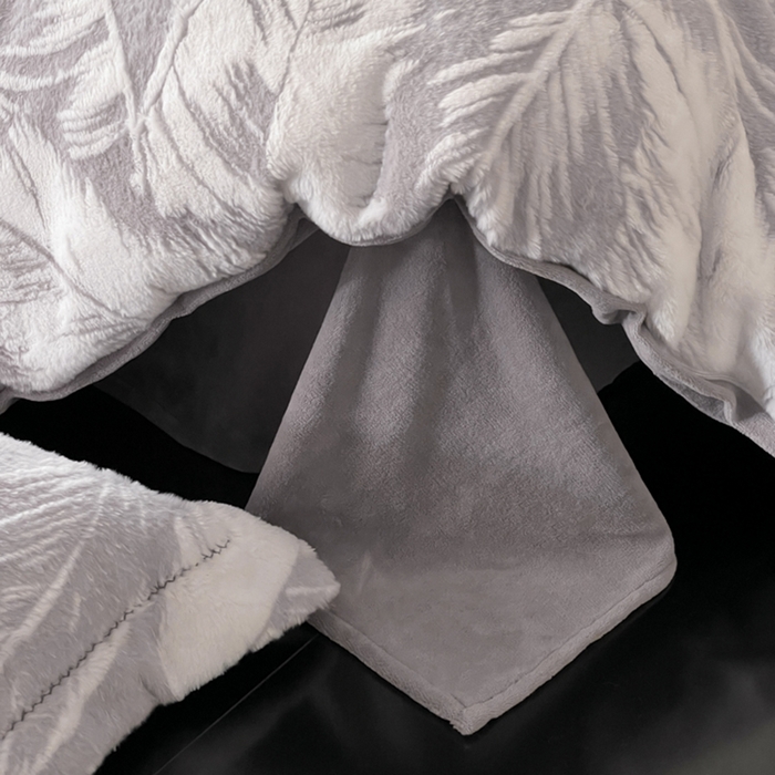 91家纺网 家纺一手货源 找家纺 宜代光年 2025新款兔绒色烂雕花保暖四件套 维密-灰