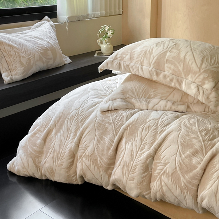 91家纺网 家纺一手货源 找家纺 宜代光年 2025新款兔绒色烂雕花保暖四件套 维密-卡其