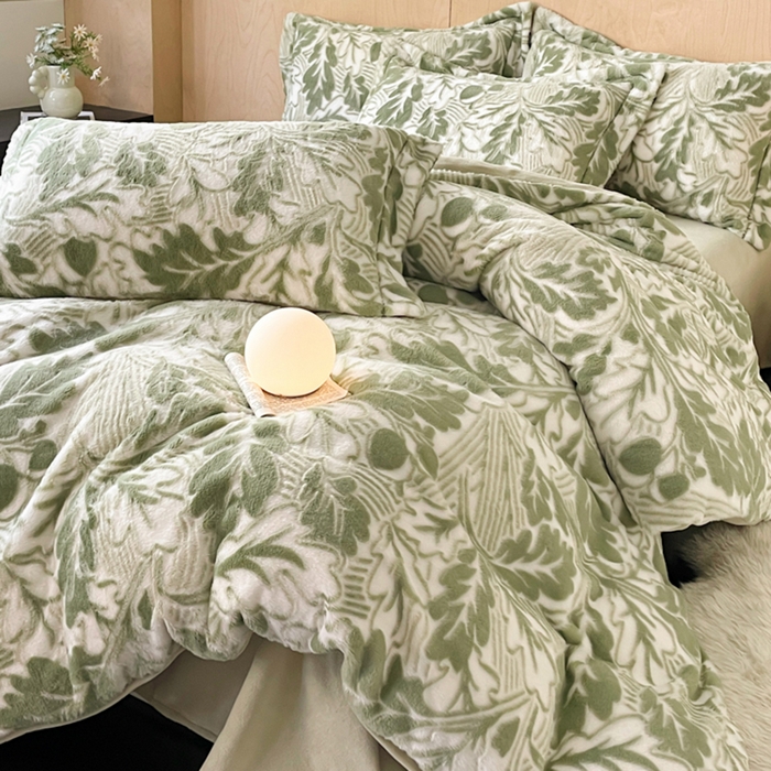 91家纺网 家纺一手货源 找家纺 宜代光年 2025新款兔绒色烂雕花保暖四件套 罗曼蒂-绿