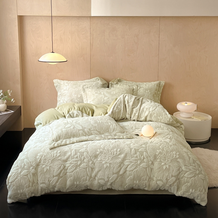 91家纺网 家纺一手货源 找家纺 宜代光年 2025新款兔绒色烂雕花保暖四件套 芳华-绿