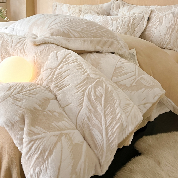 91家纺网 家纺一手货源 找家纺 宜代光年 2025新款兔绒色烂雕花保暖四件套 维密-卡其