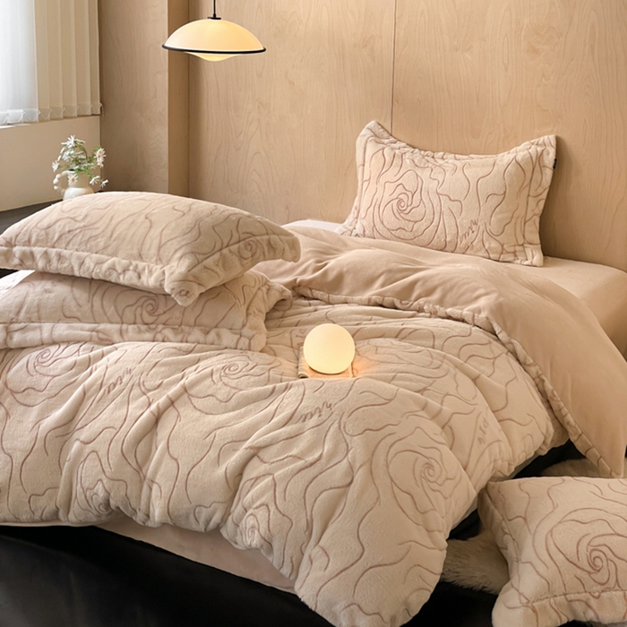 91家纺网 家纺一手货源 找家纺 宜代光年 2025新款兔绒色烂雕花保暖四件套 飘带-杏