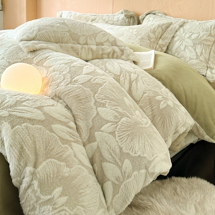 91家纺网 家纺一手货源 找家纺 宜代光年 2025新款兔绒色烂雕花保暖四件套 芳华-绿