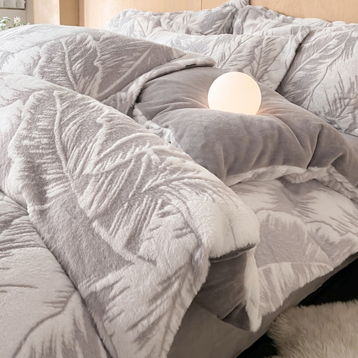 宜代光年 2025新款兔绒色烂雕花保暖四件套 维密-灰