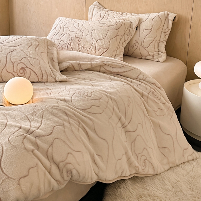 91家纺网 家纺一手货源 找家纺 宜代光年 2025新款兔绒色烂雕花保暖四件套 飘带-杏