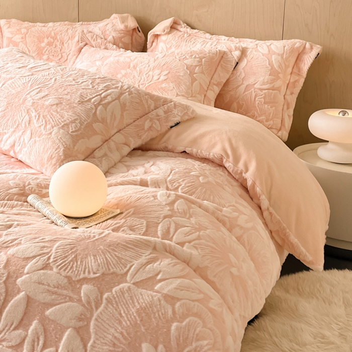 91家纺网 家纺一手货源 找家纺 宜代光年 2025新款兔绒色烂雕花保暖四件套 芳华-玉