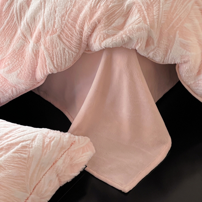 91家纺网 家纺一手货源 找家纺 宜代光年 2025新款兔绒色烂雕花保暖四件套 倾国倾城-粉