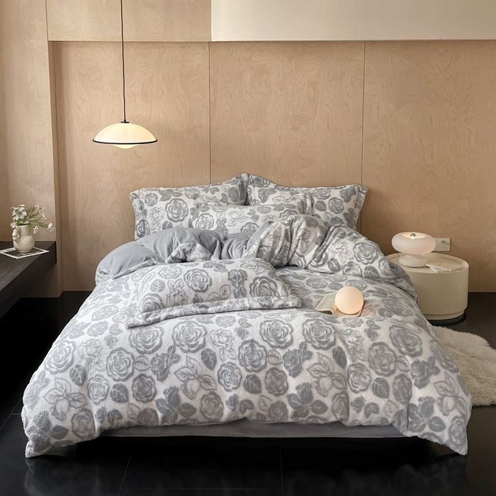 91家纺网 家纺一手货源 找家纺 宜代光年 2025新款兔绒色烂雕花保暖四件套 花恋-灰