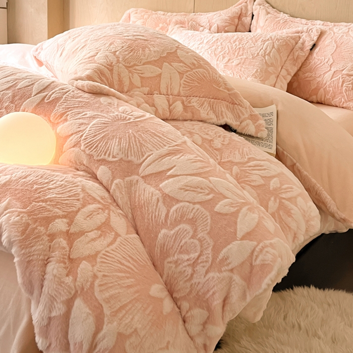 91家纺网 家纺一手货源 找家纺 宜代光年 2025新款兔绒色烂雕花保暖四件套 芳华-玉