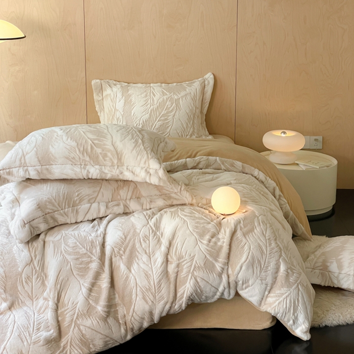 91家纺网 家纺一手货源 找家纺 宜代光年 2025新款兔绒色烂雕花保暖四件套 维密-卡其