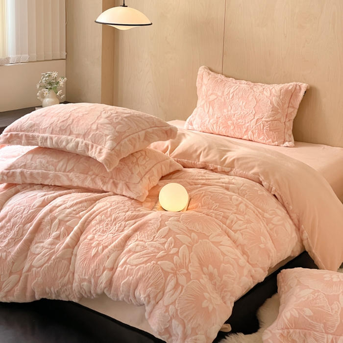 91家纺网 家纺一手货源 找家纺 宜代光年 2025新款兔绒色烂雕花保暖四件套 芳华-玉