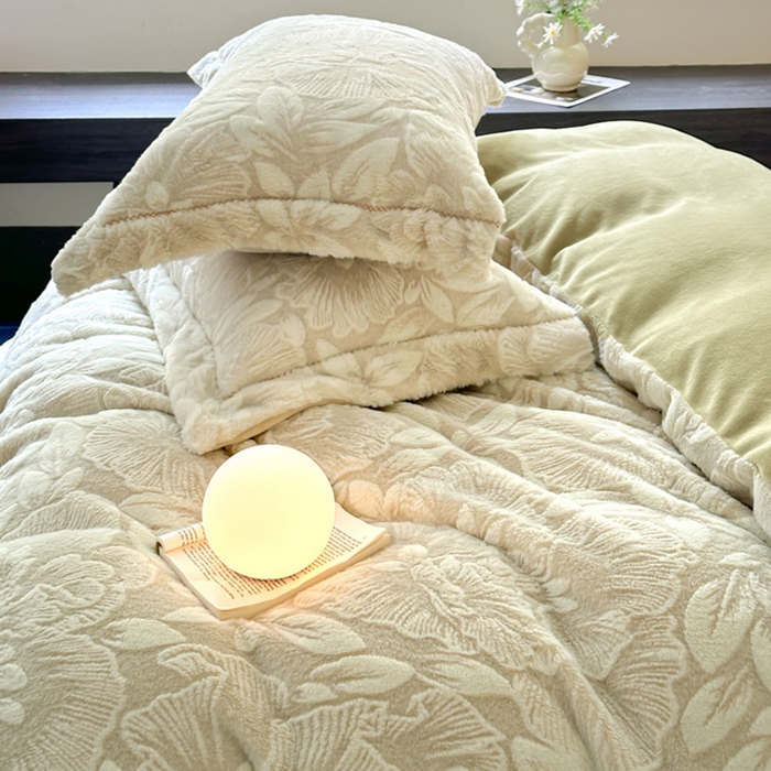 91家纺网 家纺一手货源 找家纺 宜代光年 2025新款兔绒色烂雕花保暖四件套 芳华-绿