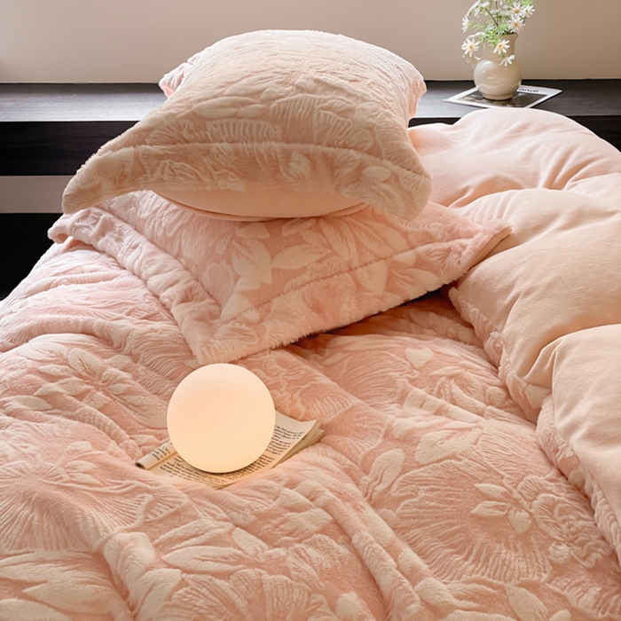 91家纺网 家纺一手货源 找家纺 宜代光年 2025新款兔绒色烂雕花保暖四件套 芳华-玉