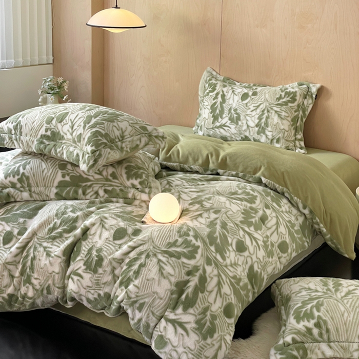 91家纺网 家纺一手货源 找家纺 宜代光年 2025新款兔绒色烂雕花保暖四件套 罗曼蒂-绿