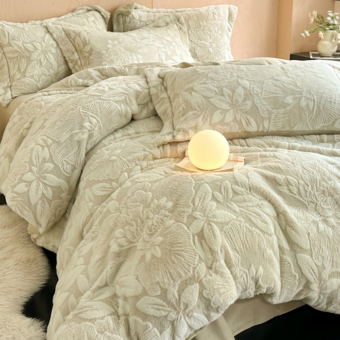 91家纺网 家纺一手货源 找家纺 宜代光年 2025新款兔绒色烂雕花保暖四件套 芳华-绿