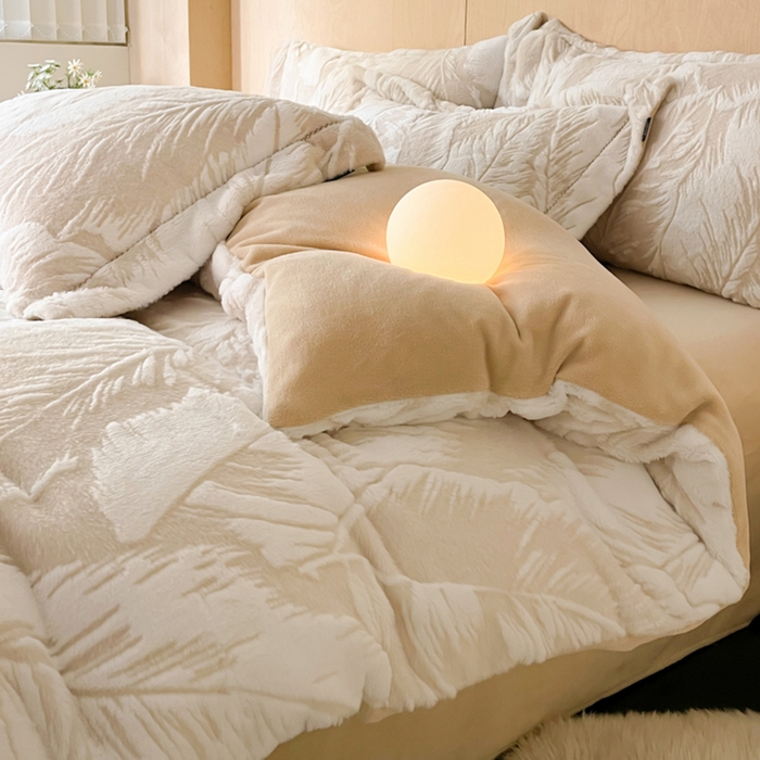 91家纺网 家纺一手货源 找家纺 宜代光年 2025新款兔绒色烂雕花保暖四件套 维密-卡其