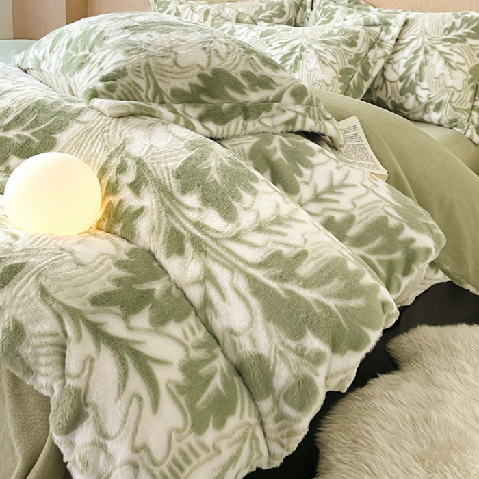 91家纺网 家纺一手货源 找家纺 宜代光年 2025新款兔绒色烂雕花保暖四件套 罗曼蒂-绿