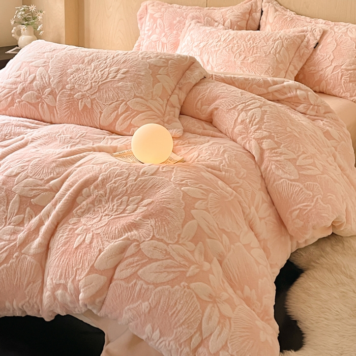 91家纺网 家纺一手货源 找家纺 宜代光年 2025新款兔绒色烂雕花保暖四件套 芳华-玉