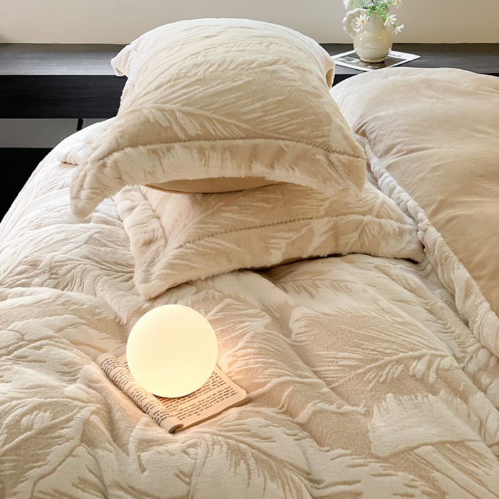 91家纺网 家纺一手货源 找家纺 宜代光年 2025新款兔绒色烂雕花保暖四件套 维密-卡其