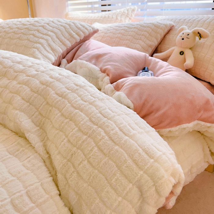 91家纺网 家纺一手货源 找家纺 （总）宜代光年 2025新款兔毛绒菱格纯色简约四件套