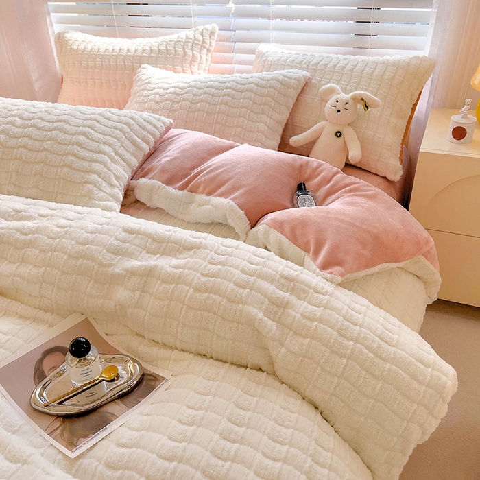 91家纺网 家纺一手货源 找家纺 （总）宜代光年 2025新款兔毛绒菱格纯色简约四件套