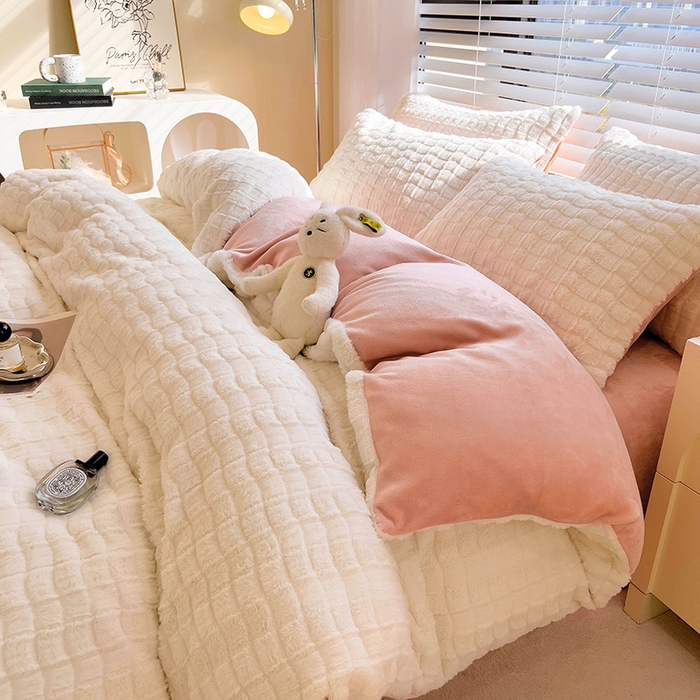 91家纺网 家纺一手货源 找家纺 （总）宜代光年 2025新款兔毛绒菱格纯色简约四件套