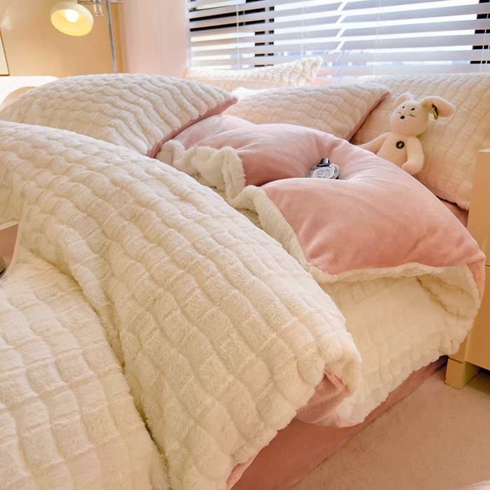 宜代光年 2025新款兔毛绒菱格纯色简约四件套 兔绒-菱形粉