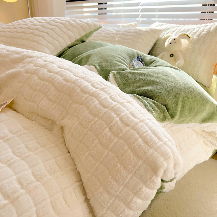 91家纺网 家纺一手货源 找家纺 宜代光年 2025新款兔毛绒菱格纯色简约四件套 兔绒-菱形绿