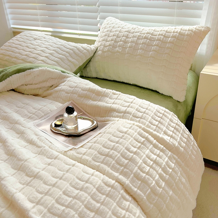 91家纺网 家纺一手货源 找家纺 宜代光年 2025新款兔毛绒菱格纯色简约四件套 兔绒-菱形绿